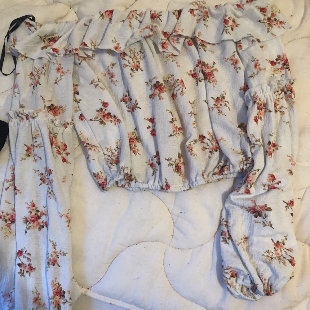 Forever 21 shirt/ crop top